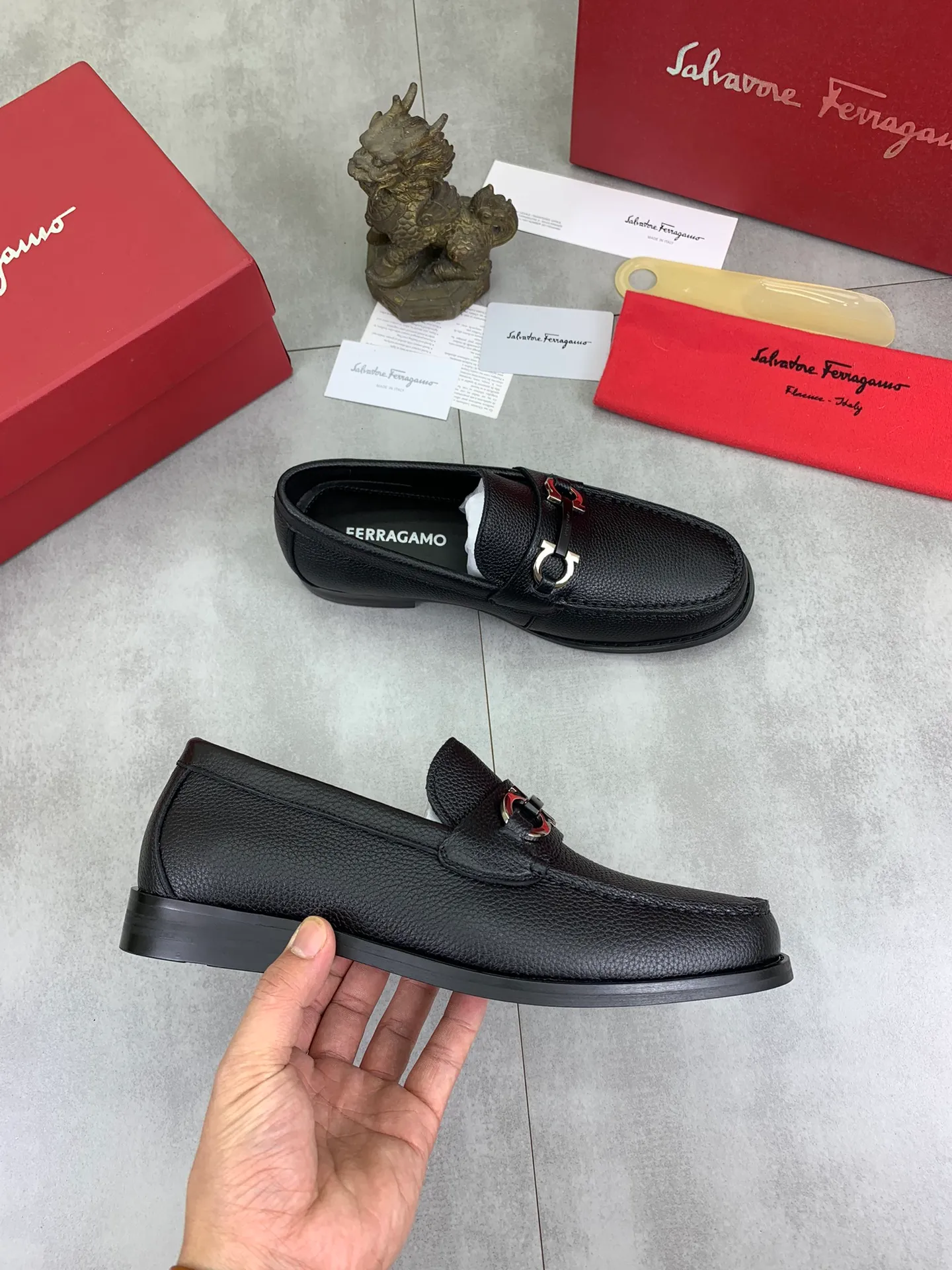Men's Men's Shoes 💰P460💰[New Style] Water-dyed Niuli 🆘[Salvatore Ferragamo] Ferragamo's latest casual business leather shoes for men! Available at counters simultaneously! The fabric is made of specially imported original calfskin, the lining is made of imported water-dyed cowhide, and the original combination outsole is absolutely luxurious and leads the fashion trend. Matching code: 38-45; 3️⃣ colors available